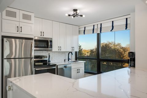 Tiny photo for 2020 N Lincoln Park West Street #3G, Chicago, IL 60614 (MLS # 12519812)