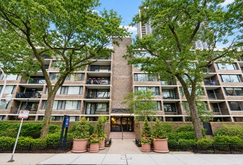 Photo of 1555 N Sandburg Terrace #517, Chicago, IL 60610 (MLS # 12701951)