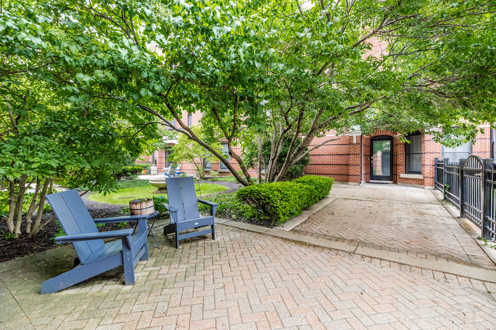 909 W Village Court