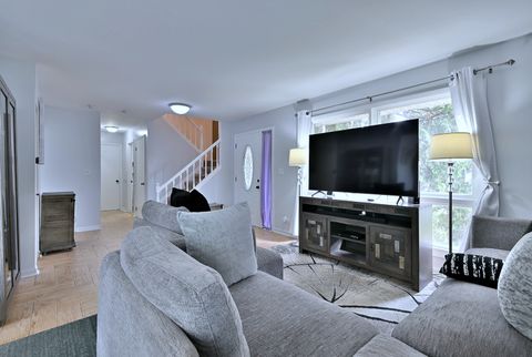 Tiny photo for 658 Claridge Circle, Hoffman Estates, IL 60169 (MLS # 12517031)