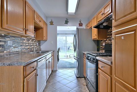 Tiny photo for 658 Claridge Circle, Hoffman Estates, IL 60169 (MLS # 12517031)