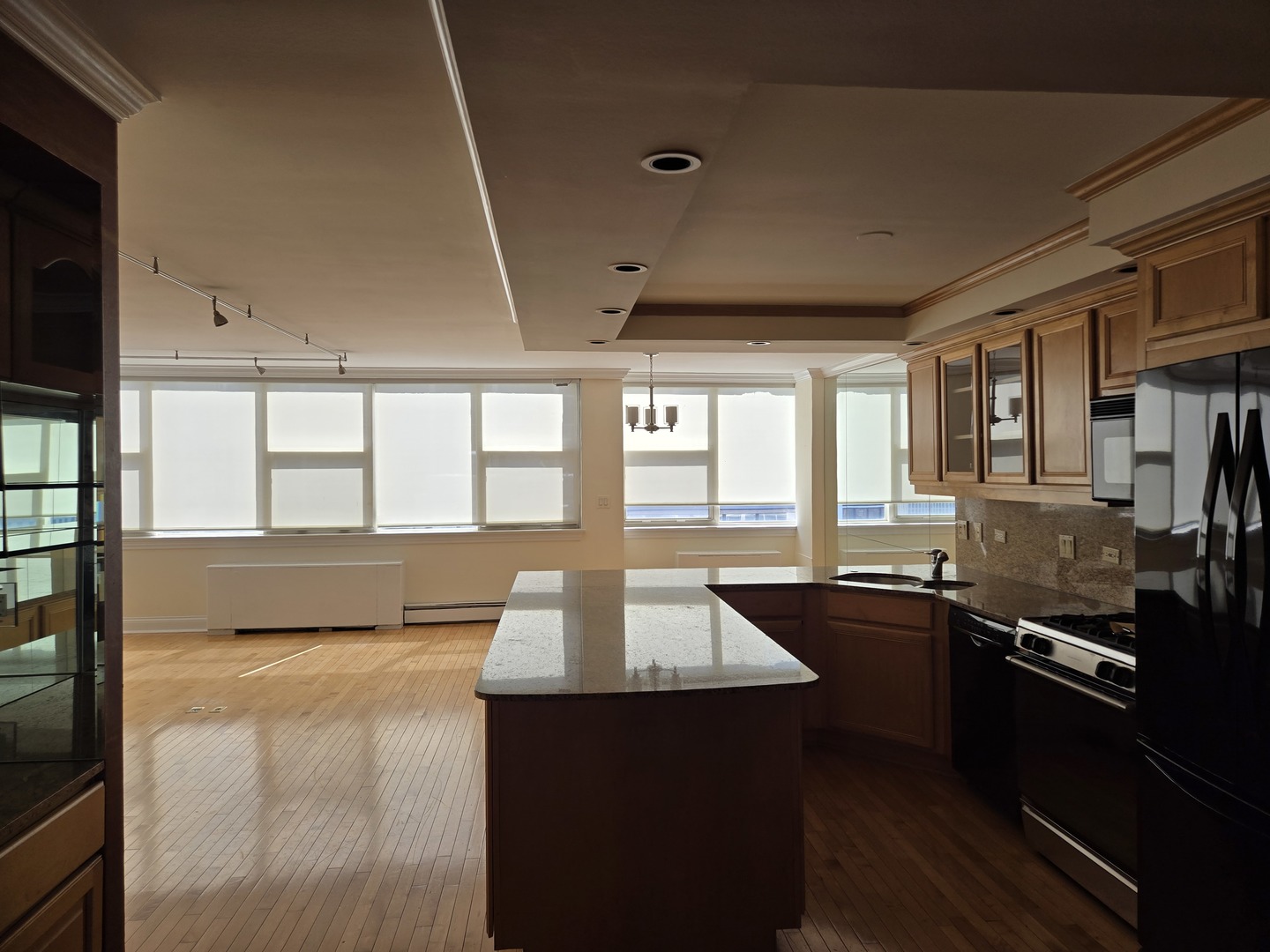 40 E Cedar Street 21C