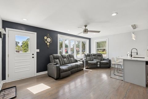 Tiny photo for 9945 Sunnyside Avenue, Schiller Park, IL 60176 (MLS # 12490990)