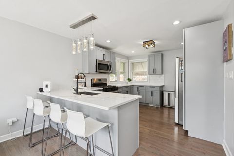 Tiny photo for 9945 Sunnyside Avenue, Schiller Park, IL 60176 (MLS # 12490990)