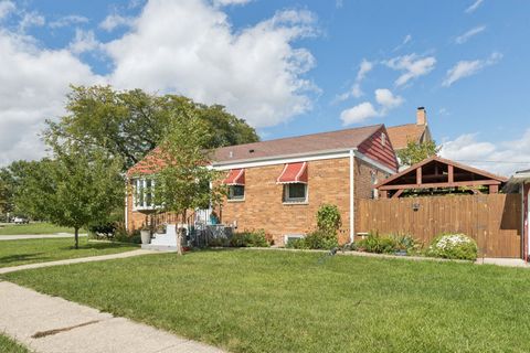 Photo of 9945 Sunnyside Avenue, Schiller Park, IL 60176 (MLS # 12490990)