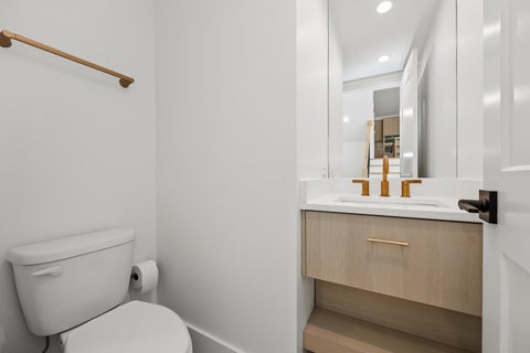 Tiny photo for 710 E 41 Street, Chicago, IL 60653 (MLS # 12751986)
