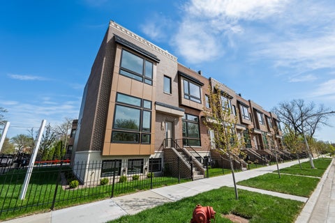Tiny photo for 710 E 41 Street, Chicago, IL 60653 (MLS # 12751986)