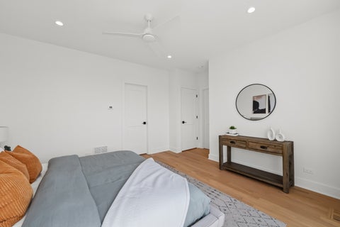 Tiny photo for 710 E 41 Street, Chicago, IL 60653 (MLS # 12751986)