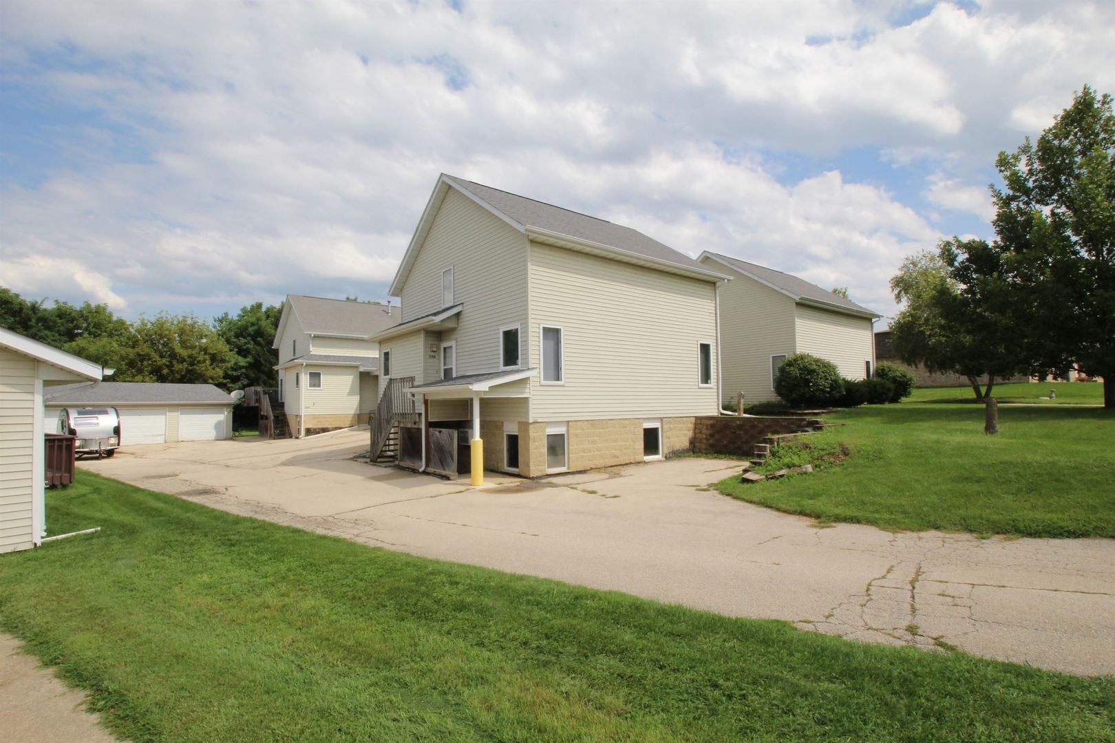 5592 WICKFORD Lane