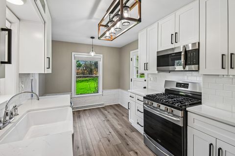 Tiny photo for 939 Westcliff Lane SE, Deerfield, IL 60015 (MLS # 12631949)