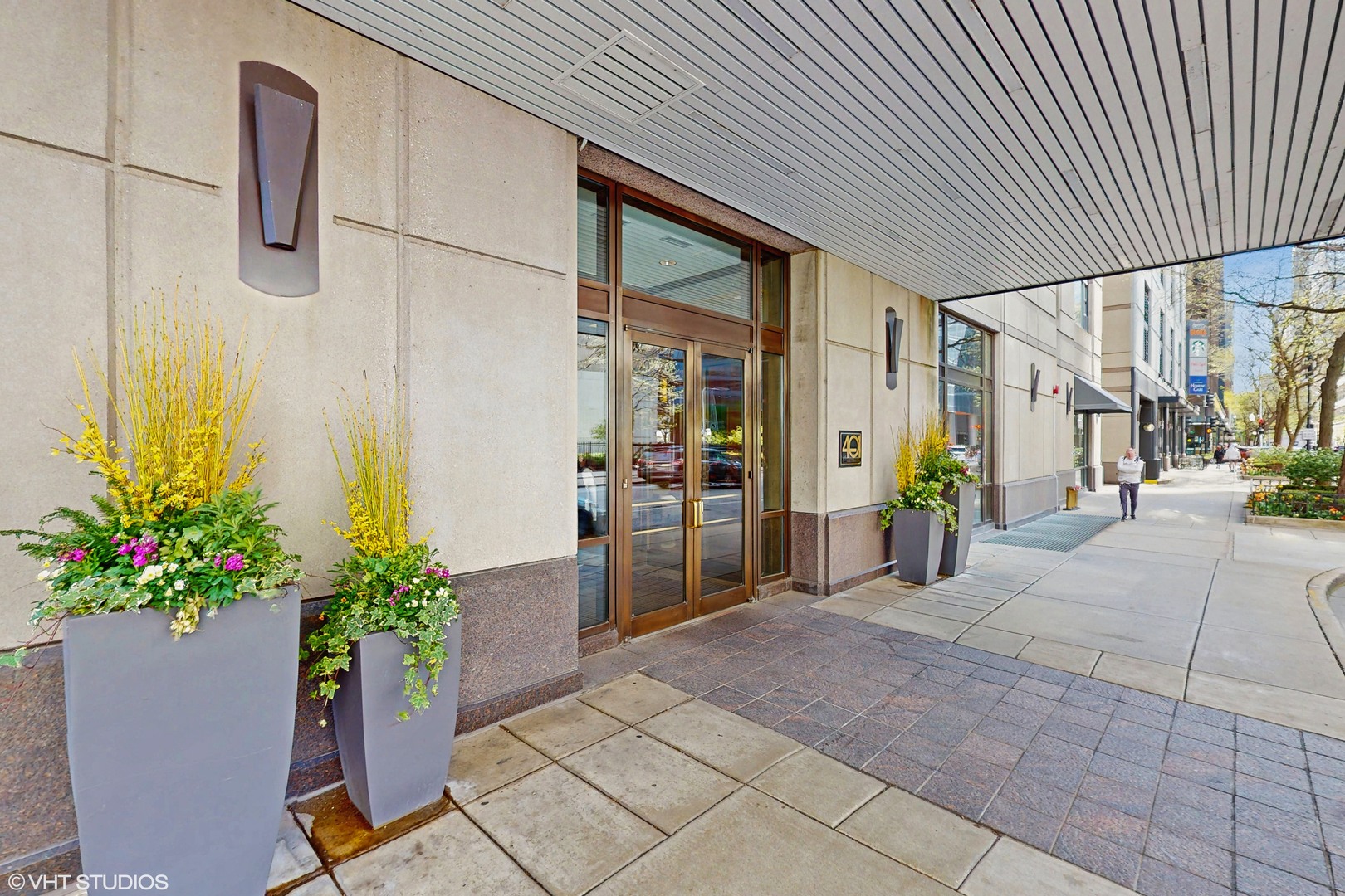 401 E Ontario Street 1802