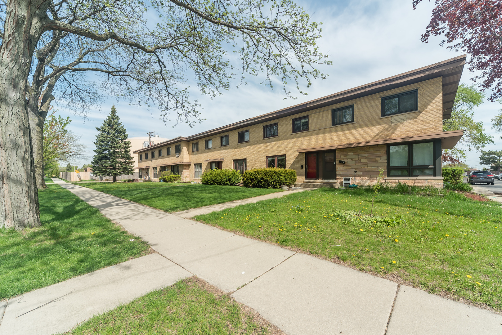 122 E Highland Avenue
