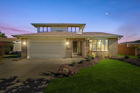 Tiny photo for 16933 RICHARDS Drive, Tinley Park, IL 60477 (MLS # 12488390)