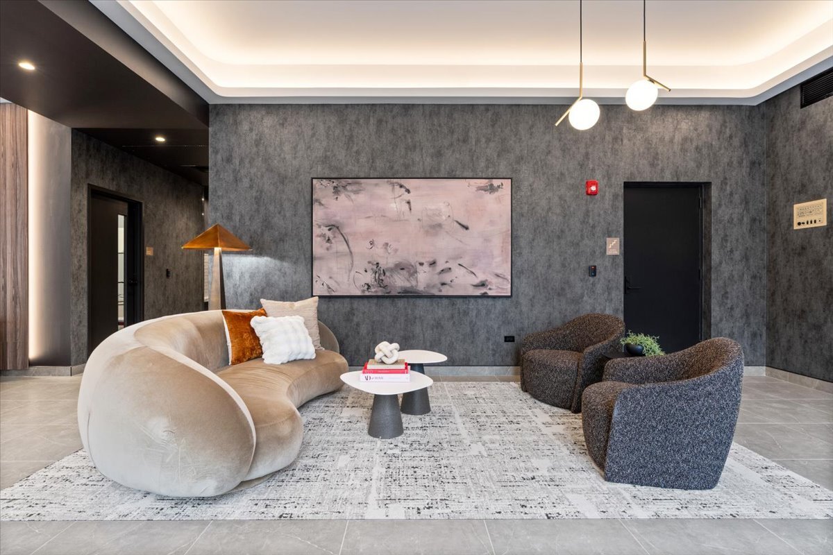 740 W Fulton Street 503