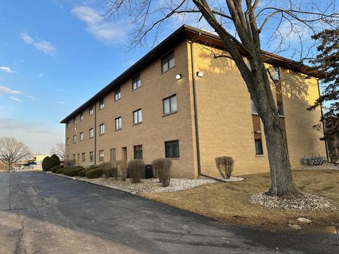 Tiny photo for 7304 Evergreen Drive #2B, Orland Park, IL 60462 (MLS # 12597452)