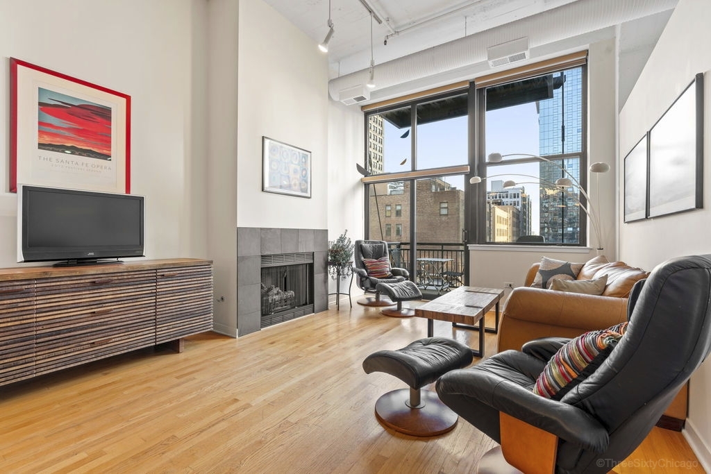 547 S Clark Street 704