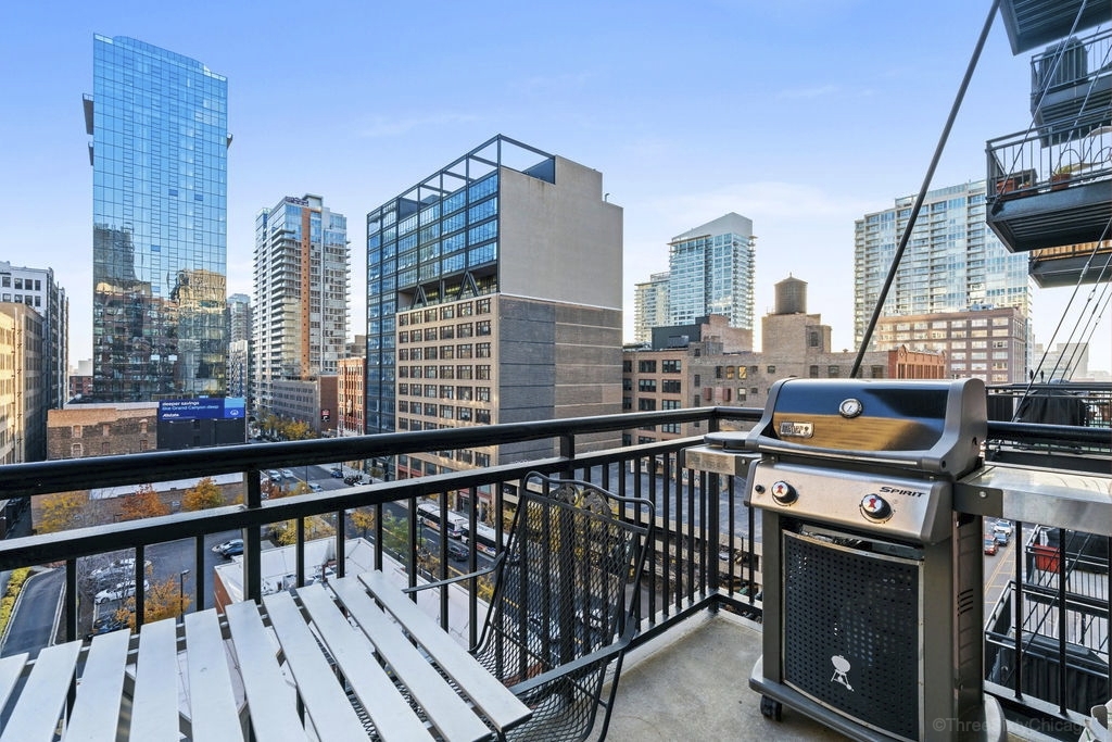547 S Clark Street 704