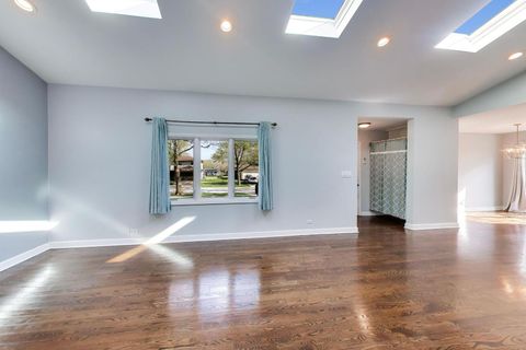 Tiny photo for Schaumburg, IL 60193 (MLS # 12627127)