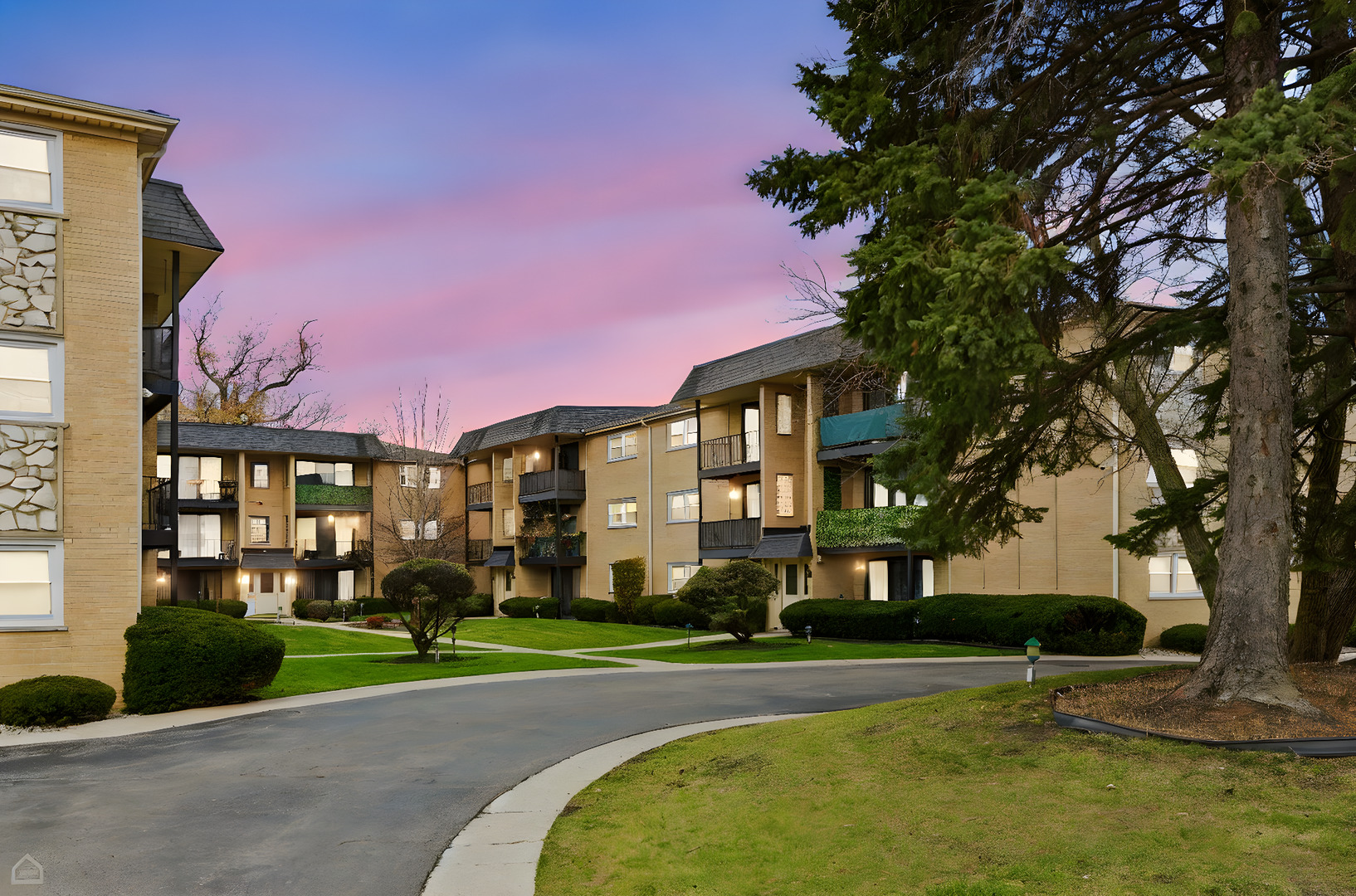 6568 W Roscoe Street 2N