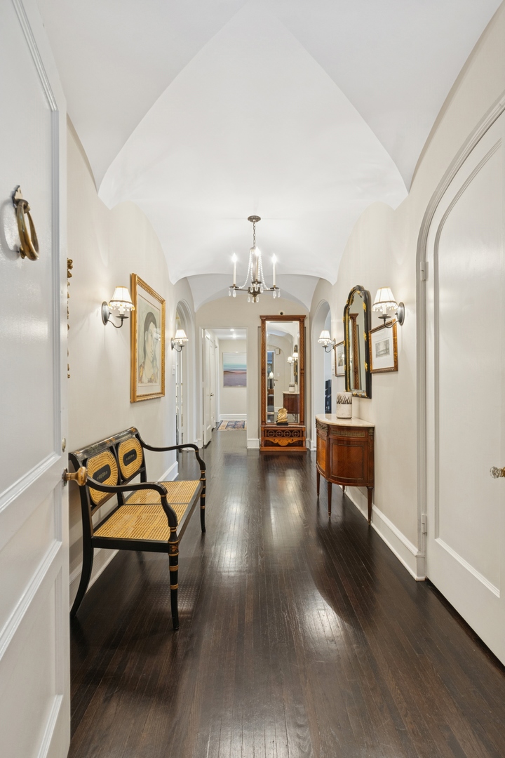 3500 N LAKE SHORE Drive 5D