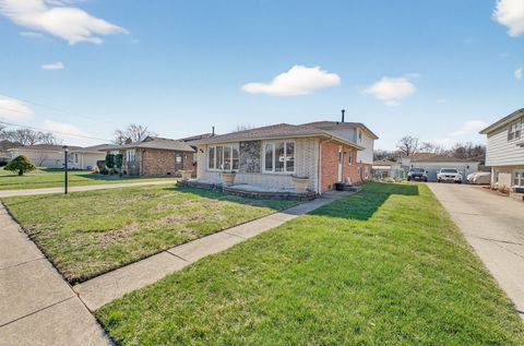 Tiny photo for 9124 Meade Avenue, Oak Lawn, IL 60453 (MLS # 12599543)