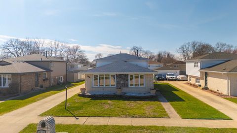 Tiny photo for 9124 Meade Avenue, Oak Lawn, IL 60453 (MLS # 12599543)