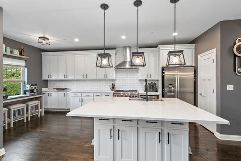 Tiny photo for 636 Parkside Court, Libertyville, IL 60048 (MLS # 12757212)