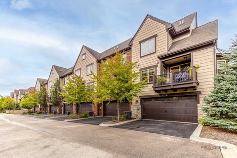 Tiny photo for 636 Parkside Court, Libertyville, IL 60048 (MLS # 12757212)