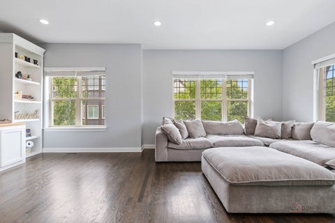 Tiny photo for 636 Parkside Court, Libertyville, IL 60048 (MLS # 12757212)