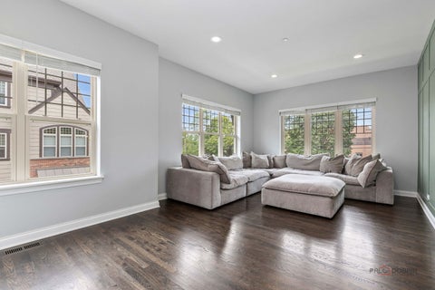 Tiny photo for 636 Parkside Court, Libertyville, IL 60048 (MLS # 12757212)