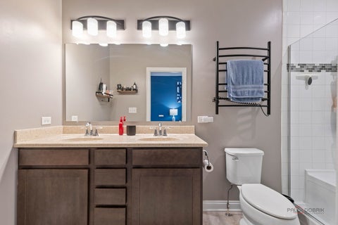 Tiny photo for 636 Parkside Court, Libertyville, IL 60048 (MLS # 12757212)
