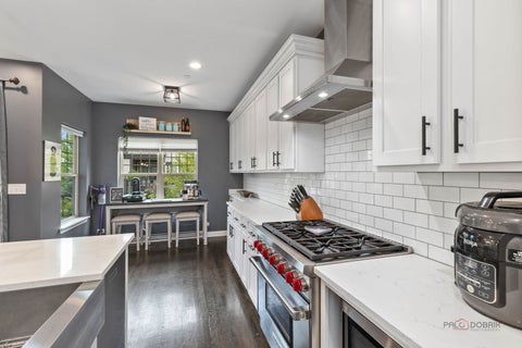 Tiny photo for 636 Parkside Court, Libertyville, IL 60048 (MLS # 12757212)