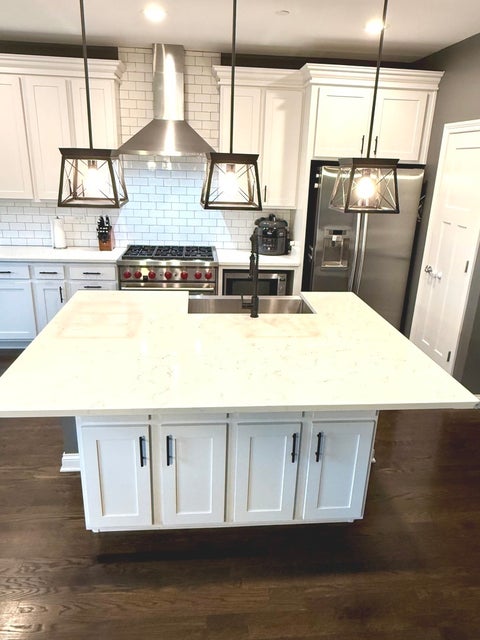 Tiny photo for 636 Parkside Court, Libertyville, IL 60048 (MLS # 12757212)