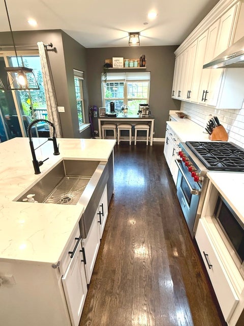 Tiny photo for 636 Parkside Court, Libertyville, IL 60048 (MLS # 12757212)