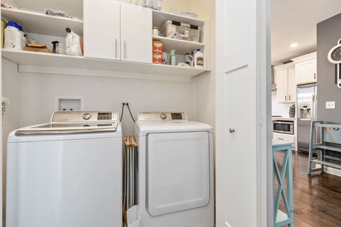 Tiny photo for 636 Parkside Court, Libertyville, IL 60048 (MLS # 12757212)