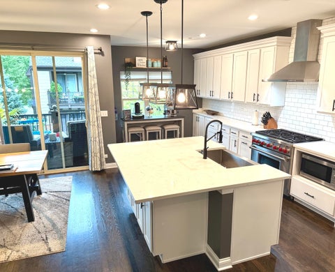 Tiny photo for 636 Parkside Court, Libertyville, IL 60048 (MLS # 12757212)