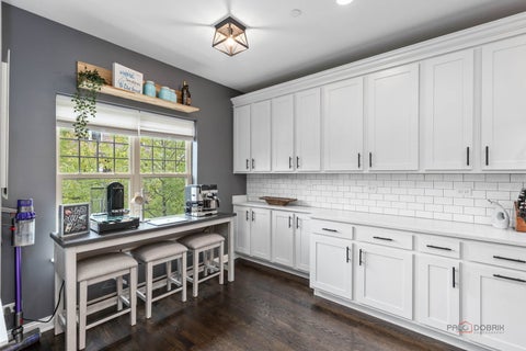 Tiny photo for 636 Parkside Court, Libertyville, IL 60048 (MLS # 12757212)