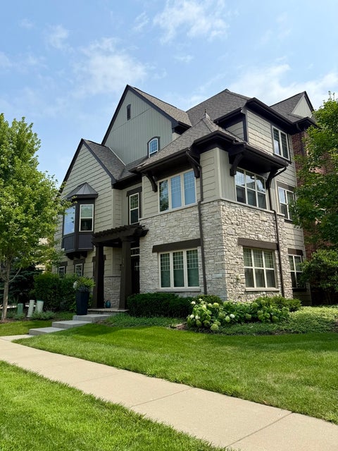 Tiny photo for 636 Parkside Court, Libertyville, IL 60048 (MLS # 12757212)