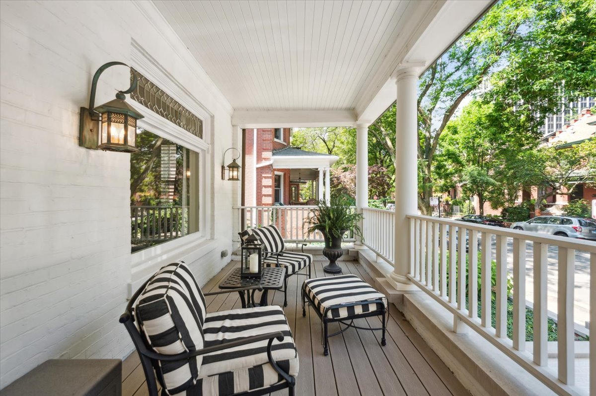 837 W Junior Terrace