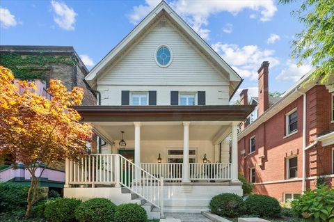 837 W Junior Terrace Chicago IL 60613