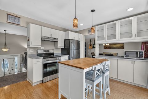 Tiny photo for 4 Devon Court, Bolingbrook, IL 60440 (MLS # 12714521)