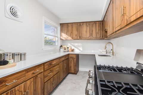 Tiny photo for 474 E Washington Street, Des Plaines, IL 60016 (MLS # 12521827)