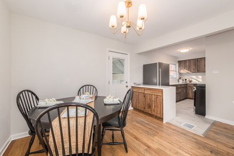 Tiny photo for 474 E Washington Street, Des Plaines, IL 60016 (MLS # 12521827)