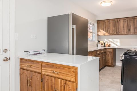 Tiny photo for 474 E Washington Street, Des Plaines, IL 60016 (MLS # 12521827)