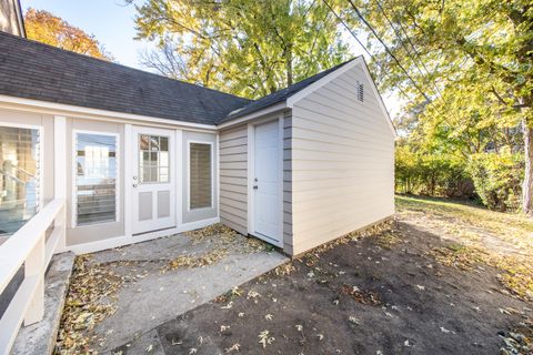 Tiny photo for 474 E Washington Street, Des Plaines, IL 60016 (MLS # 12521827)