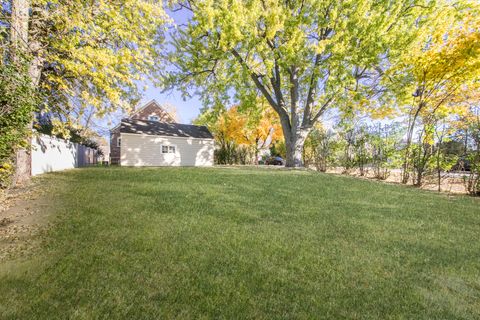 Tiny photo for 474 E Washington Street, Des Plaines, IL 60016 (MLS # 12521827)