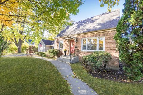 Tiny photo for 474 E Washington Street, Des Plaines, IL 60016 (MLS # 12521827)