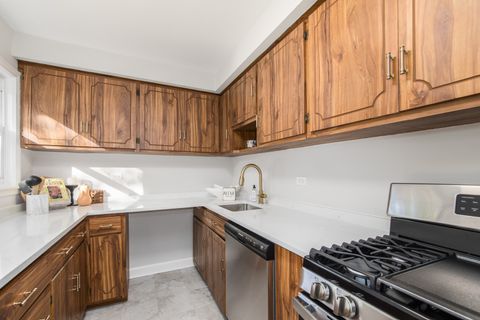 Tiny photo for 474 E Washington Street, Des Plaines, IL 60016 (MLS # 12521827)