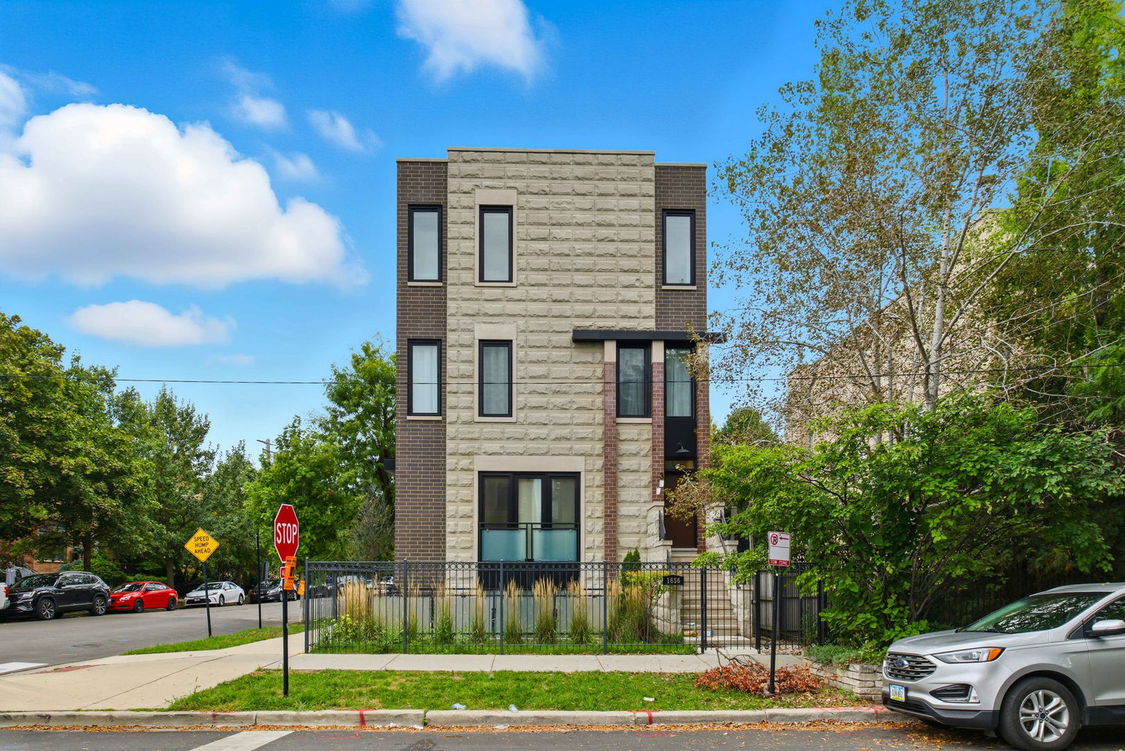 1656 W Wrightwood Avenue 3
