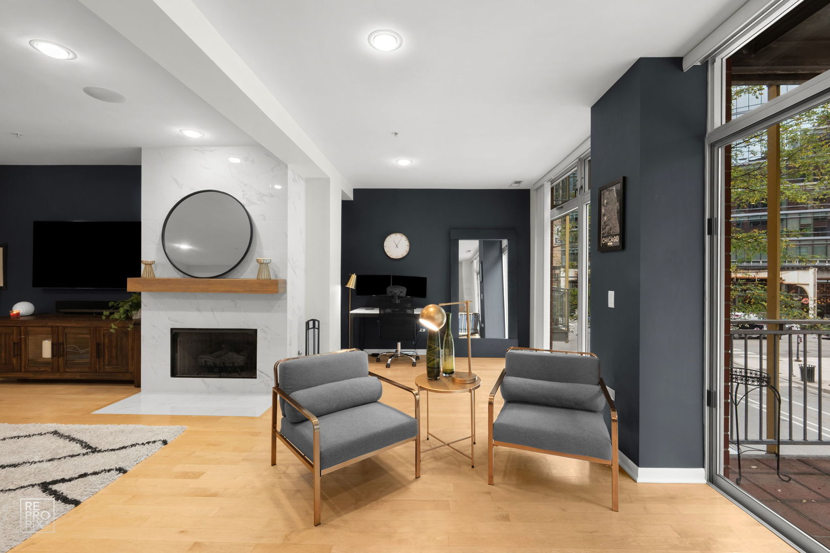 433 N Wells Street 201